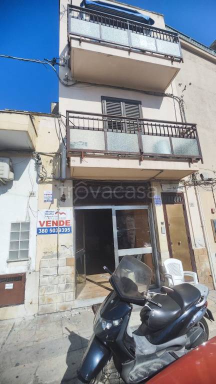 negozio in vendita a Palermo in zona Croceverde