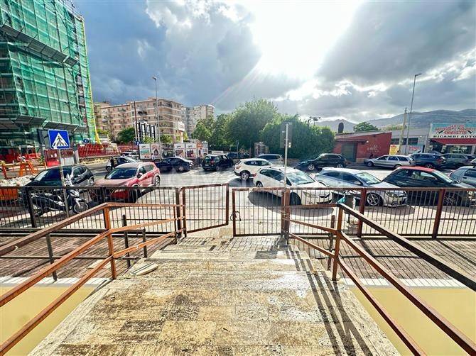 locale di sgombero in vendita a Palermo in zona Malaspina/Palagonia