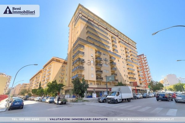appartamento in vendita a Palermo in zona Malaspina/Palagonia