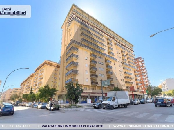 appartamento in vendita a Palermo in zona Malaspina/Palagonia