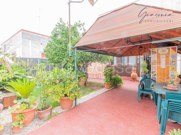 casa indipendente in vendita a Palermo in zona Mondello