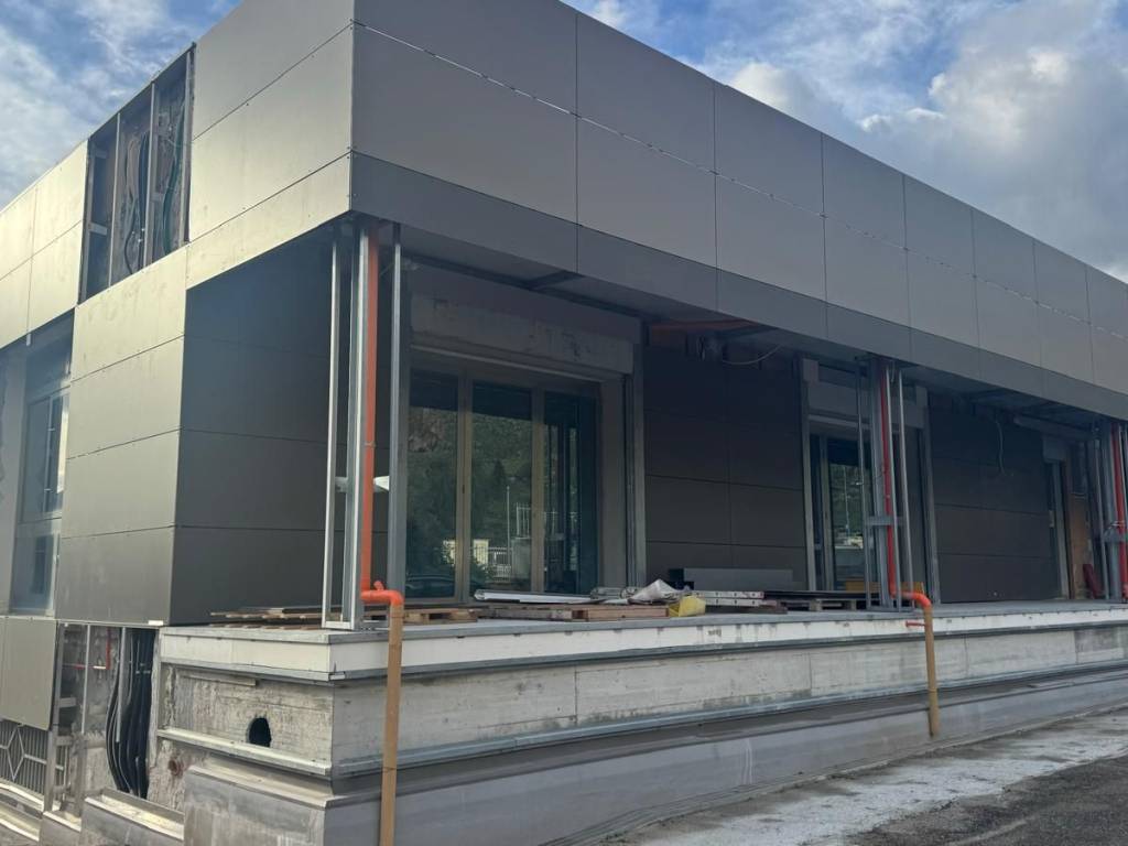 locale commerciale in vendita a Palermo in zona Mondello