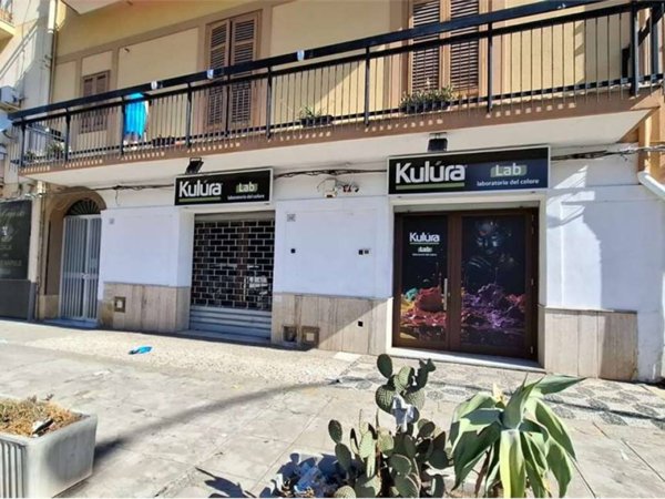 negozio in vendita a Palermo in zona Acqua dei Corsari