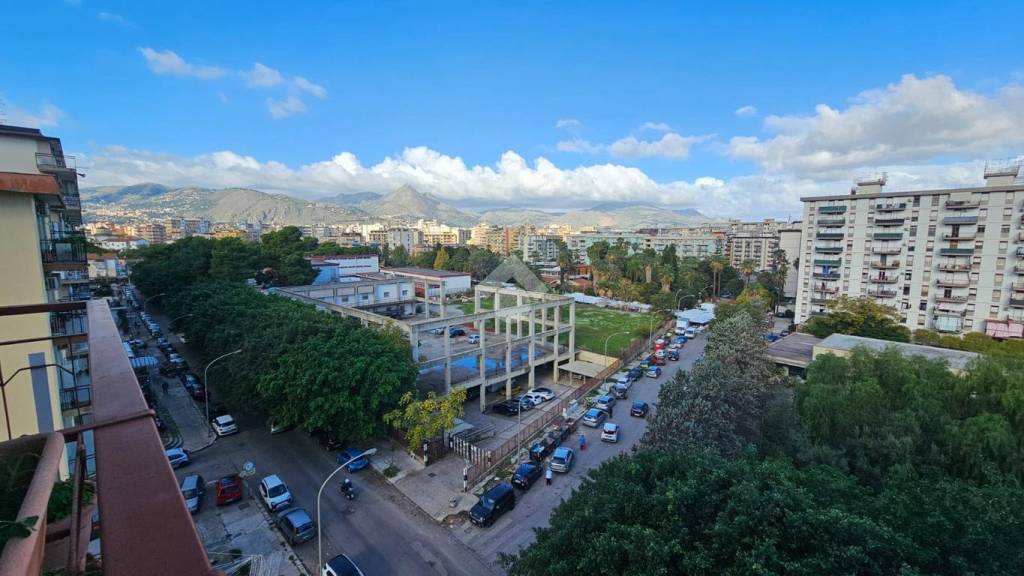 appartamento in vendita a Palermo in zona Montegrappa / Santa Rosalia