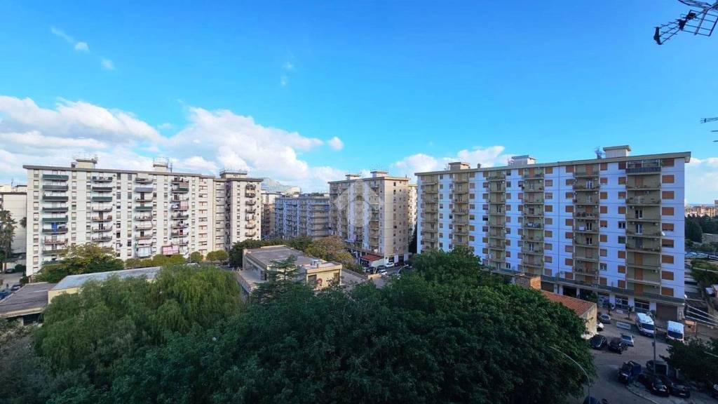 appartamento in vendita a Palermo in zona Montegrappa / Santa Rosalia