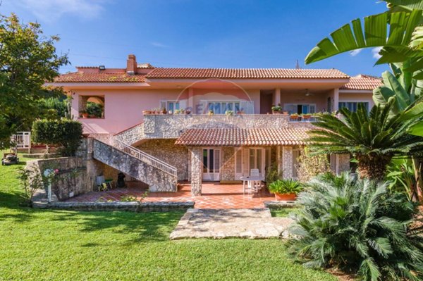 casa indipendente in vendita a Palermo in zona Tommaso Natale