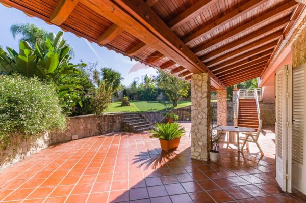 casa indipendente in vendita a Palermo in zona Tommaso Natale