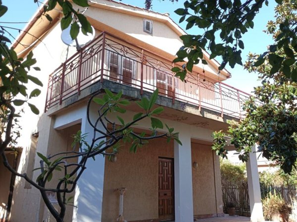 casa indipendente in vendita a Palermo in zona Partanna