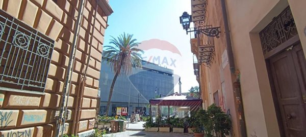 casa indipendente in vendita a Palermo in zona Centro storico