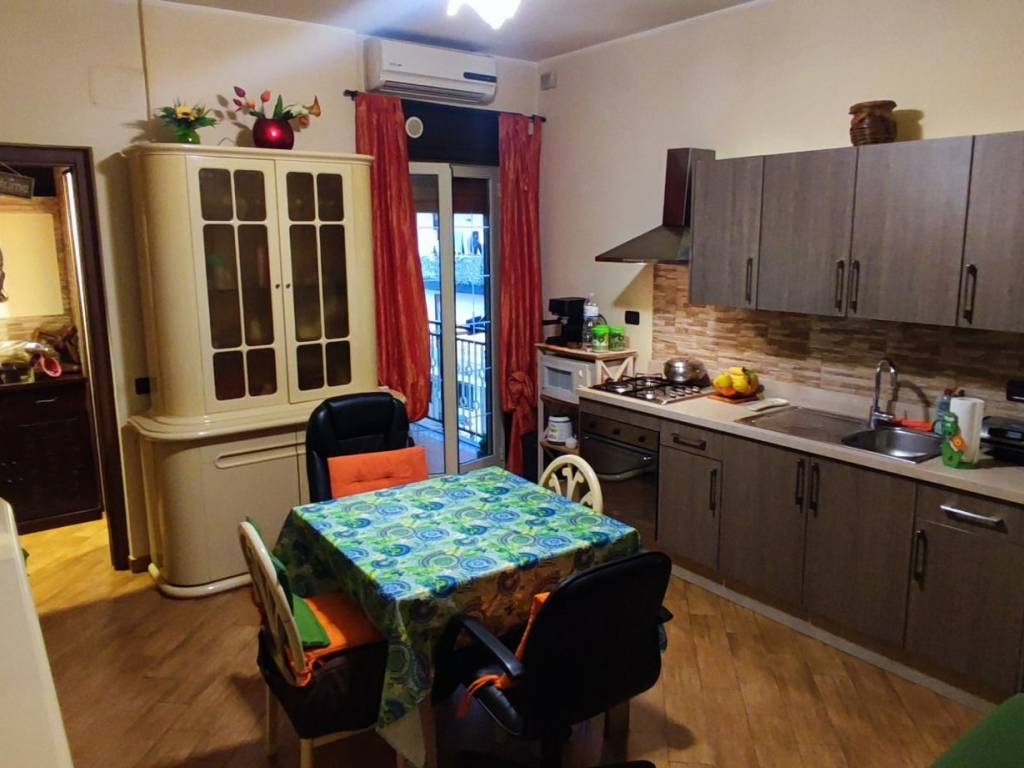appartamento in vendita a Palermo in zona Malaspina/Palagonia
