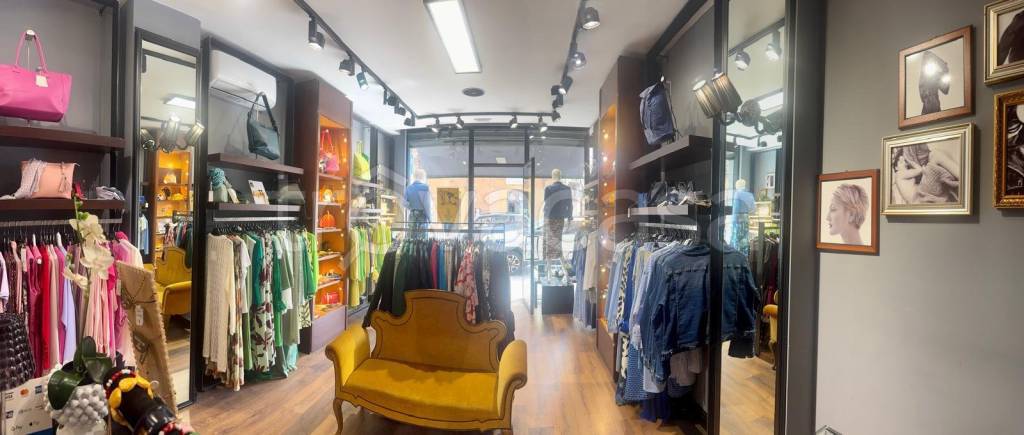 negozio in vendita a Palermo in zona Politeama