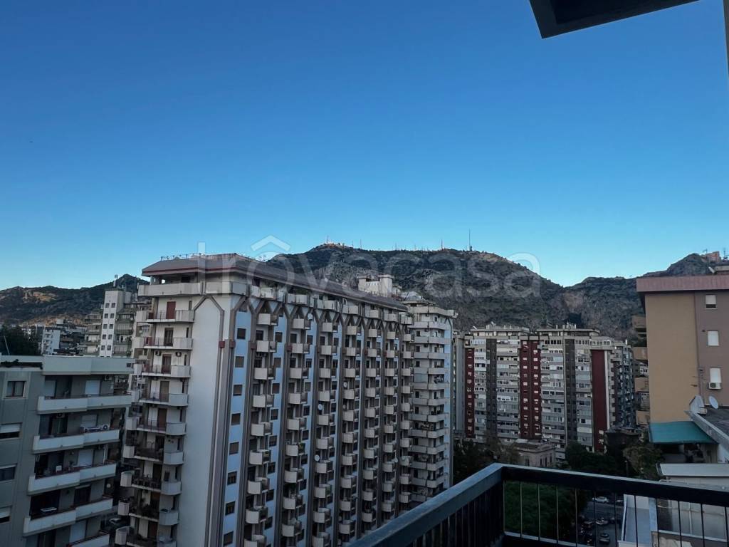 appartamento in vendita a Palermo in zona Politeama