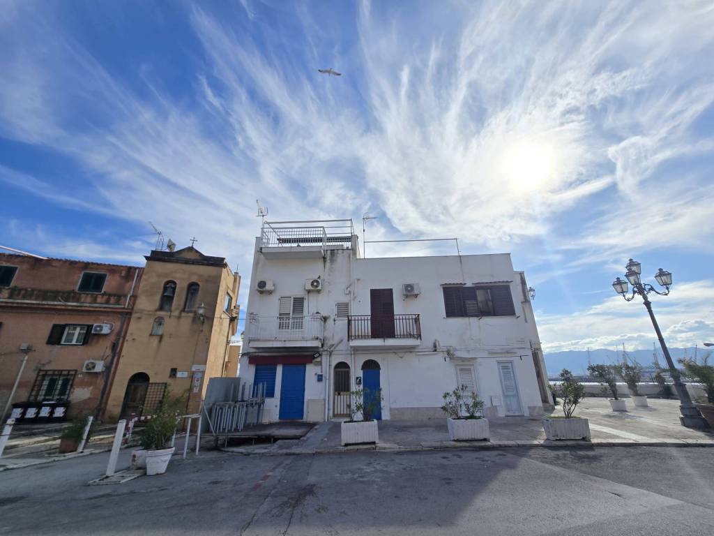 intera palazzina in vendita a Palermo in zona Arenella/Vergine Maria