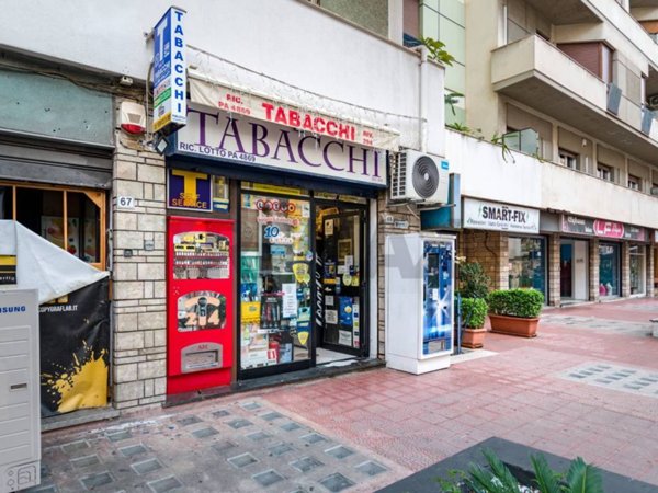 negozio in vendita a Palermo in zona Politeama