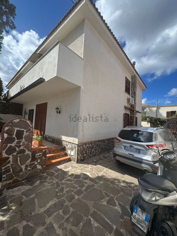 casa indipendente in vendita a Palermo in zona Mondello