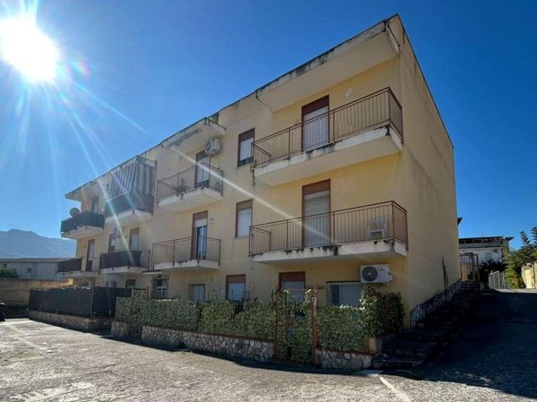 appartamento in vendita a Palermo in zona Malaspina/Palagonia