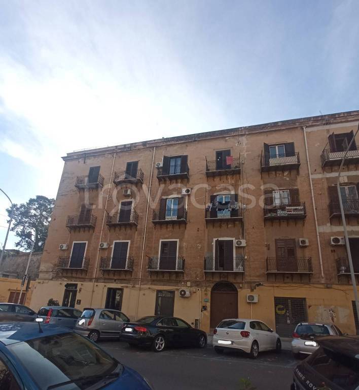 appartamento in vendita a Palermo in zona Zisa