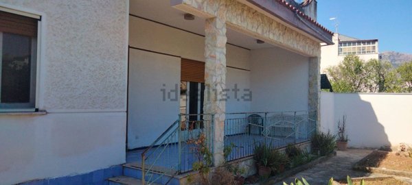 casa indipendente in vendita a Palermo in zona Mondello