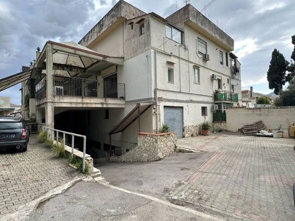 negozio in vendita a Palermo in zona Partanna