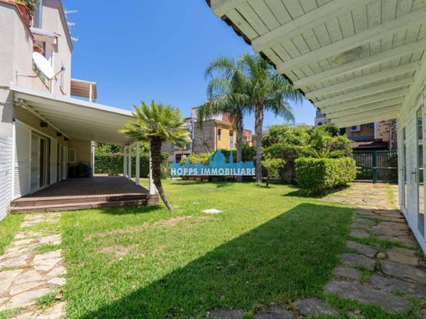 casa indipendente in vendita a Palermo in zona Mondello