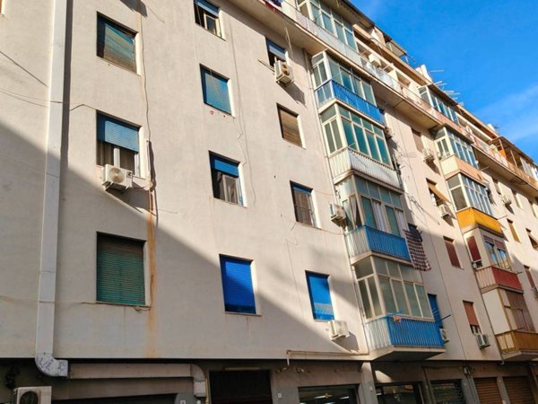 appartamento in vendita a Palermo in zona Malaspina/Palagonia