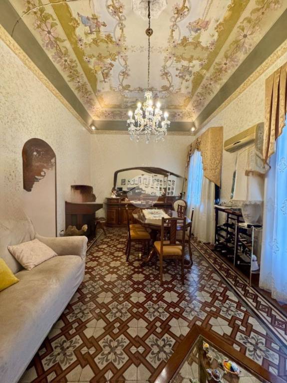 appartamento in vendita a Palermo in zona Zisa