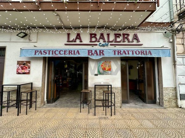 negozio in vendita a Palermo in zona Villagrazia/Falsomiele