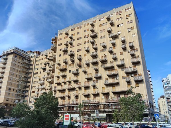 appartamento in vendita a Palermo in zona Malaspina/Palagonia