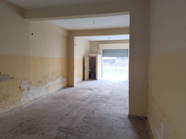locale di sgombero in vendita a Palermo in zona Altarello