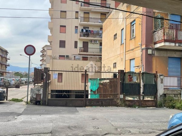 locale di sgombero in vendita a Palermo in zona Settecannoli