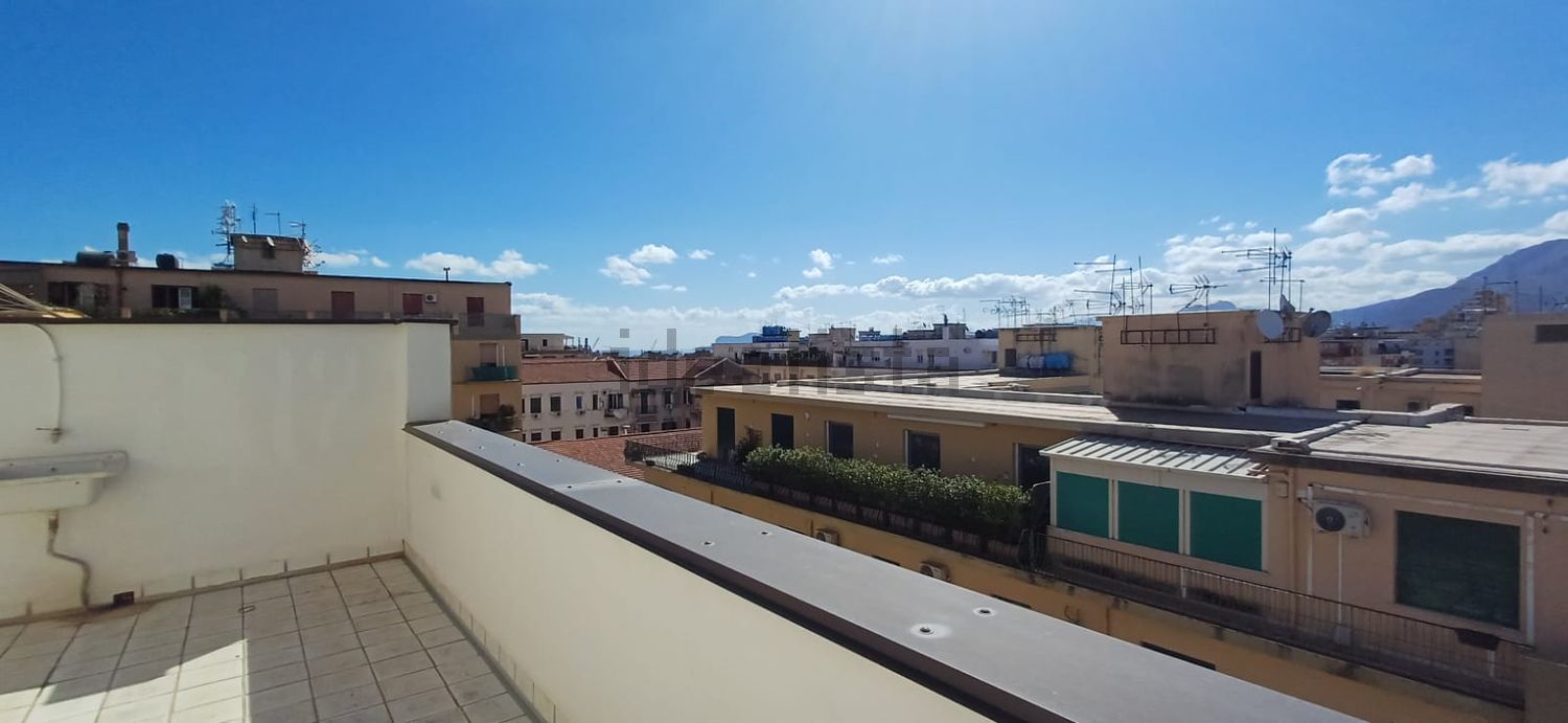 appartamento in vendita a Palermo in zona Politeama