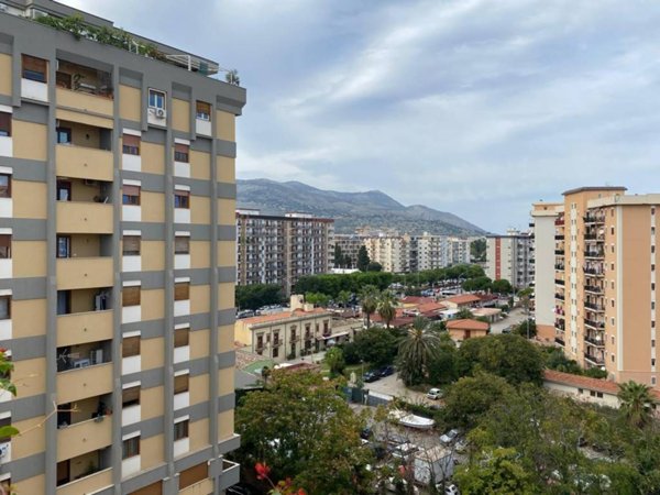 appartamento in vendita a Palermo in zona Malaspina/Palagonia