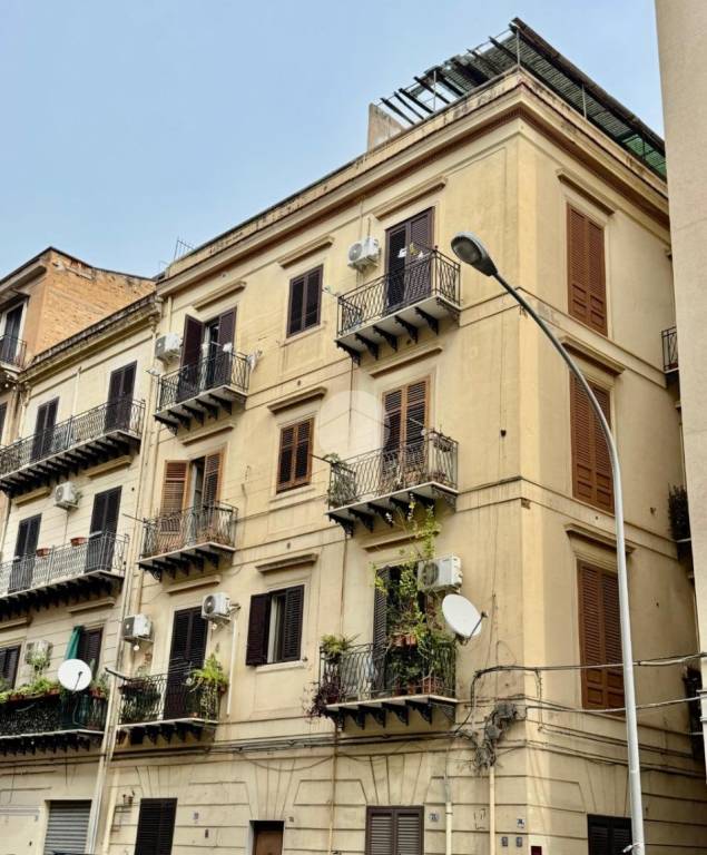 appartamento in vendita a Palermo in zona Zisa