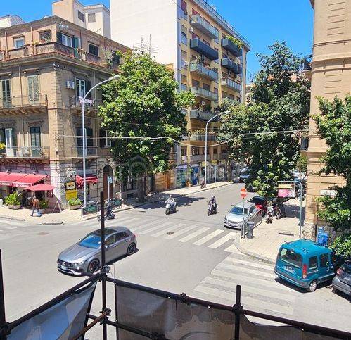 appartamento in vendita a Palermo in zona Zisa