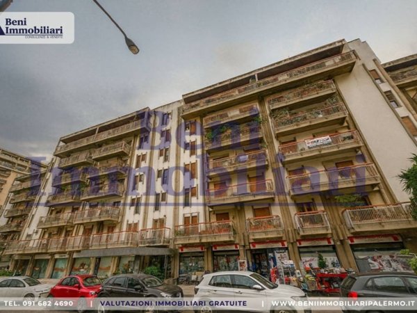 appartamento in vendita a Palermo in zona Malaspina/Palagonia