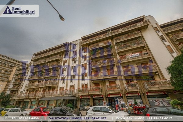 appartamento in vendita a Palermo in zona Malaspina/Palagonia