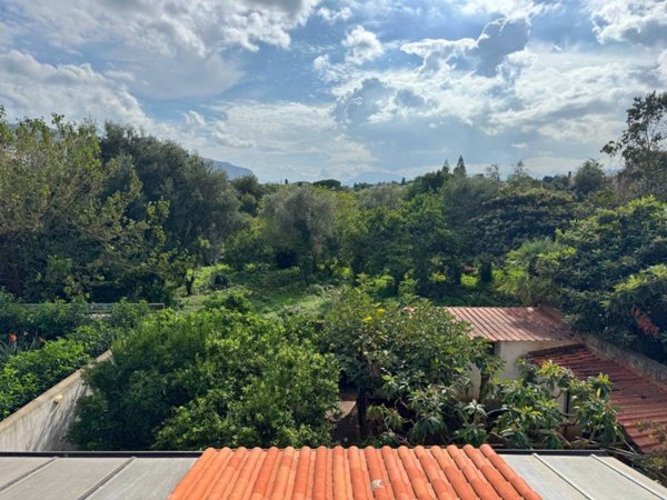 casa indipendente in vendita a Palermo in zona Mondello