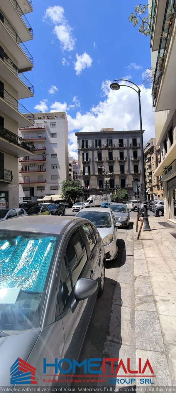 locale commerciale in vendita a Palermo in zona Libertà