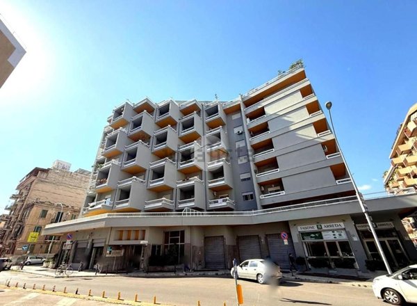 appartamento in vendita a Palermo in zona Malaspina/Palagonia