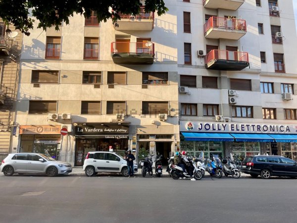 ufficio in vendita a Palermo in zona Libertà