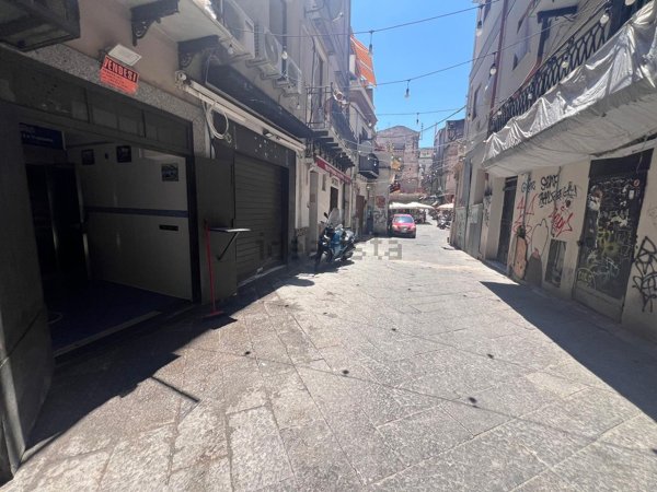 locale commerciale in vendita a Palermo in zona Centro storico