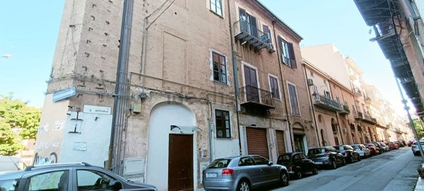 locale commerciale in vendita a Palermo in zona Zisa