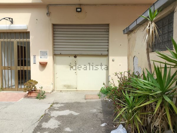 locale di sgombero in vendita a Palermo in zona Calatafimi / Cuba