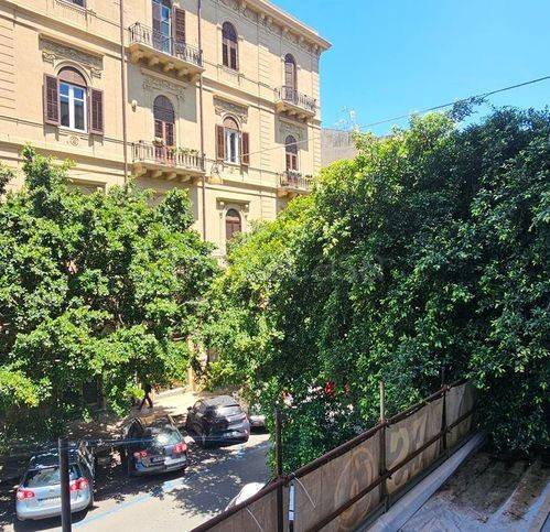 ufficio in vendita a Palermo in zona Zisa