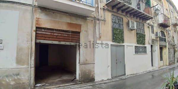 locale di sgombero in vendita a Palermo in zona Centro storico