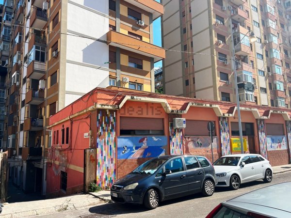 ufficio in vendita a Palermo in zona Malaspina/Palagonia