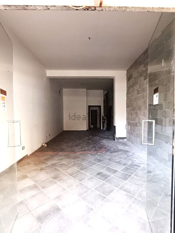 locale commerciale in vendita a Palermo in zona Malaspina/Palagonia