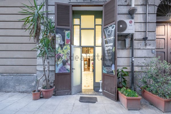 locale commerciale in vendita a Palermo in zona Politeama