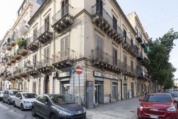 casa indipendente in vendita a Palermo in zona Zisa