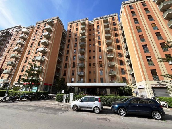 ufficio in vendita a Palermo in zona Malaspina/Palagonia
